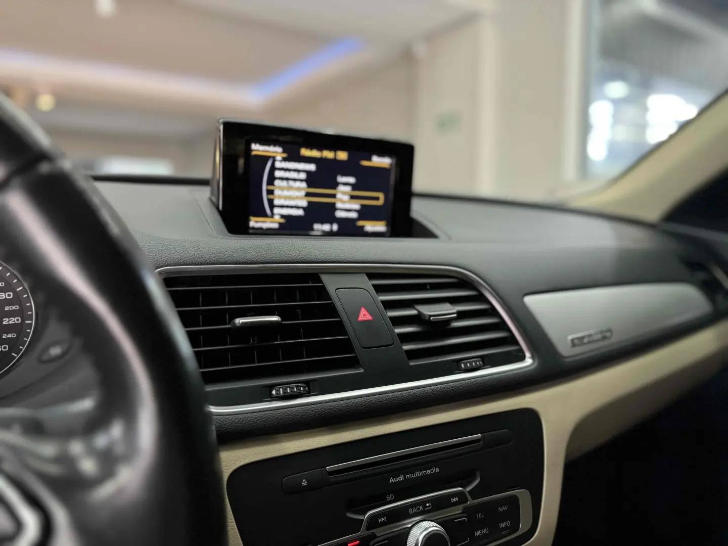 AUDI Q3