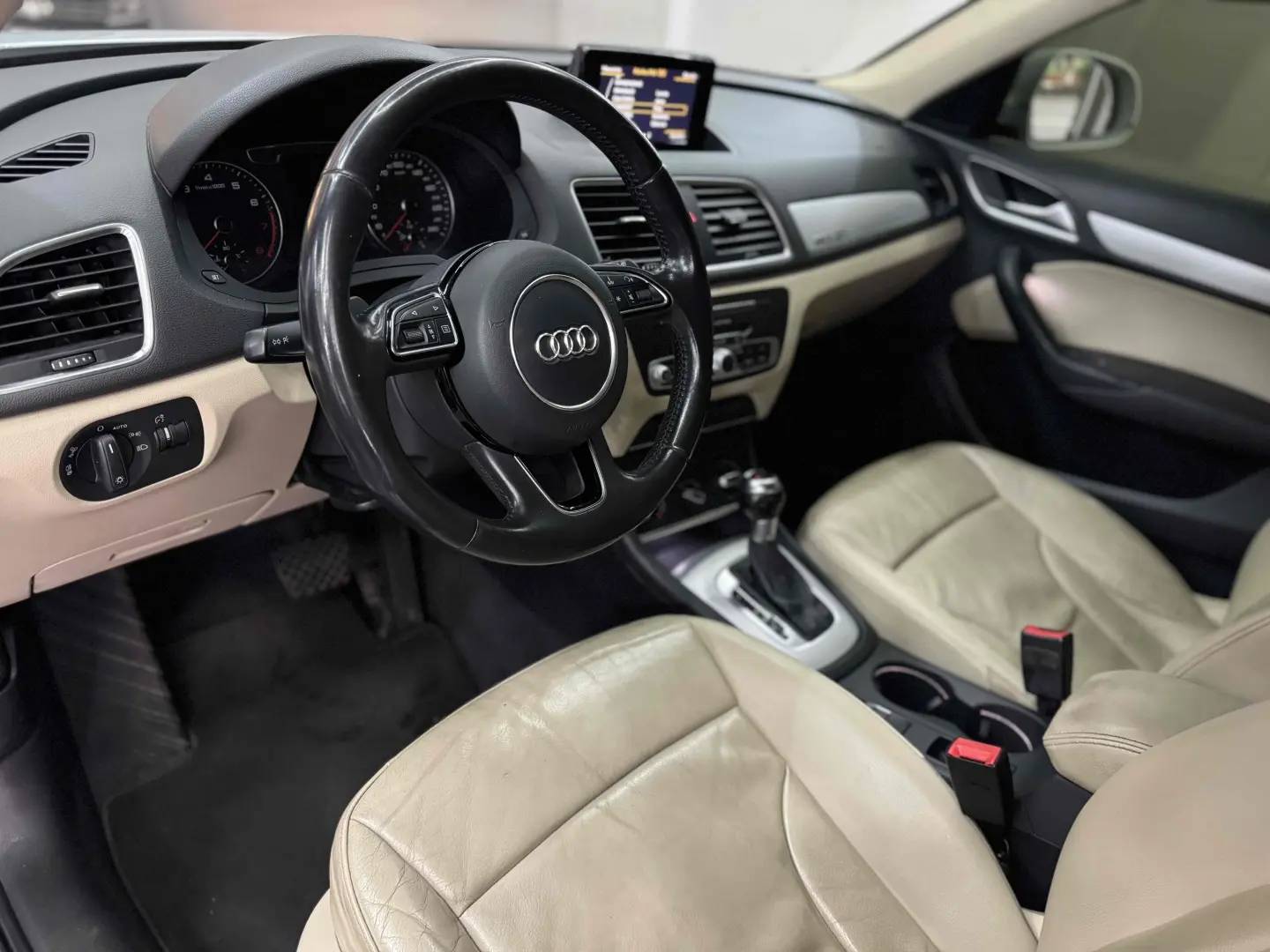 AUDI Q3
