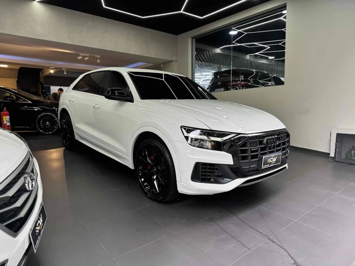 AUDI Q8