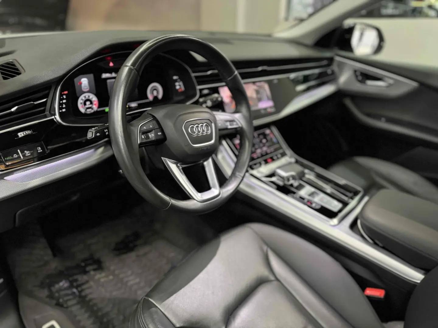 AUDI Q8