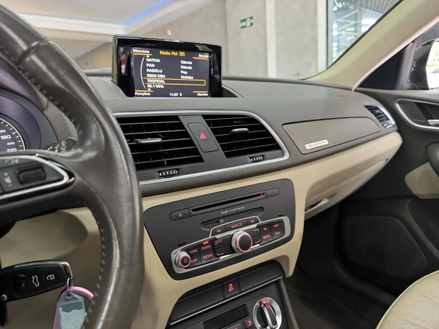 AUDI Q3