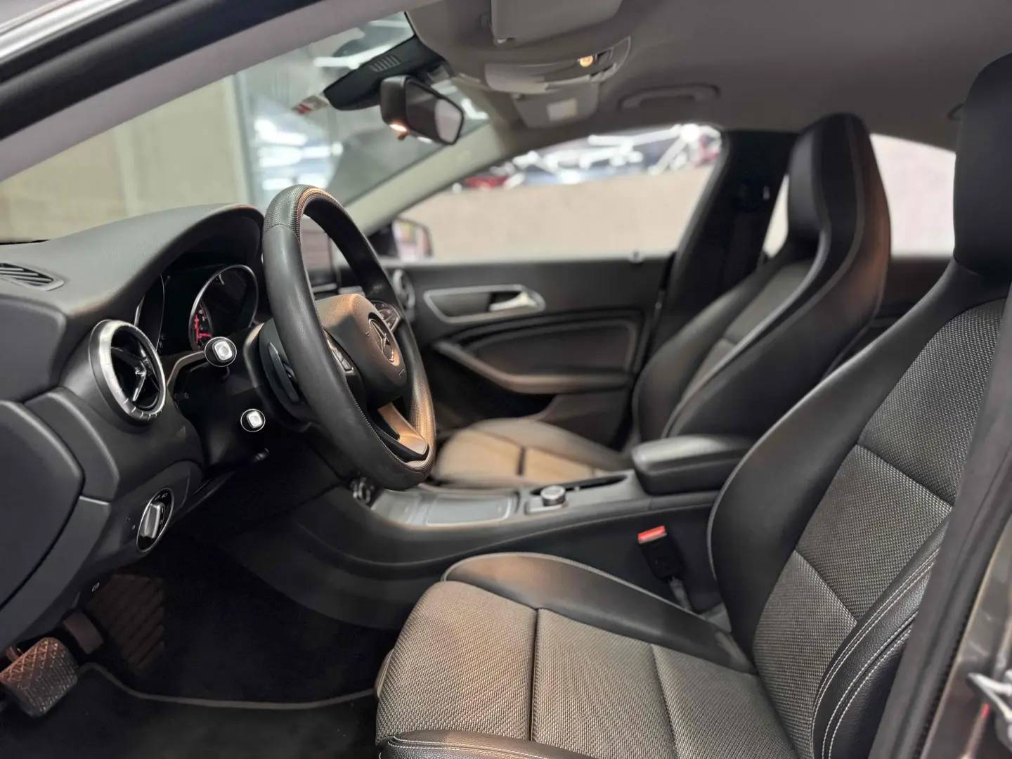 MERCEDES BENZ CLA180