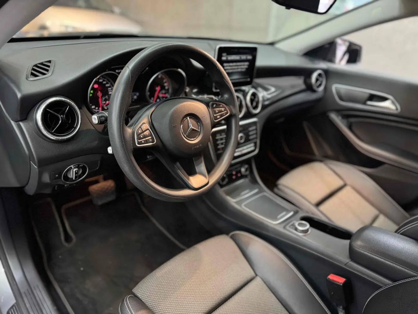 MERCEDES BENZ CLA180