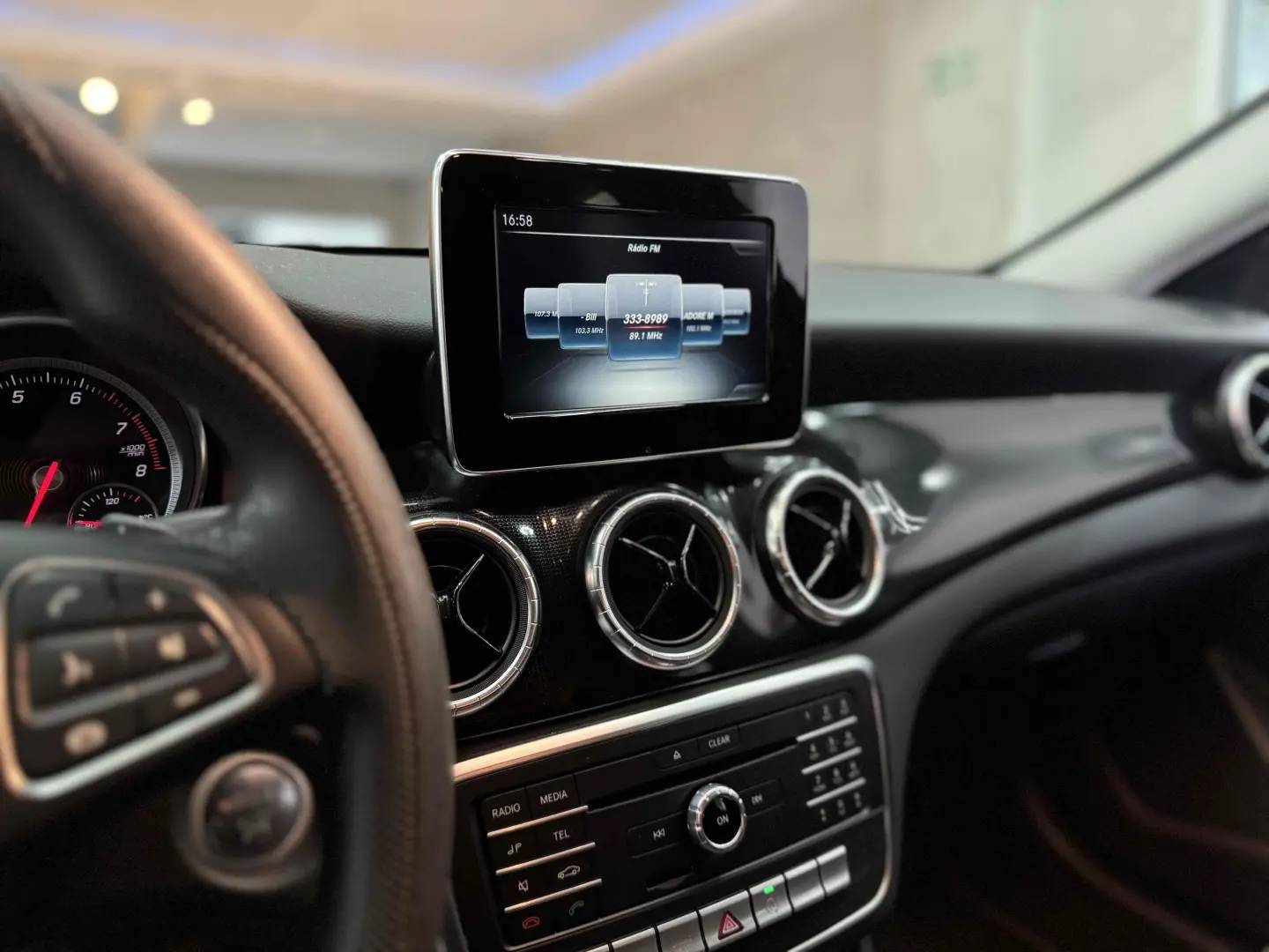 MERCEDES BENZ CLA180