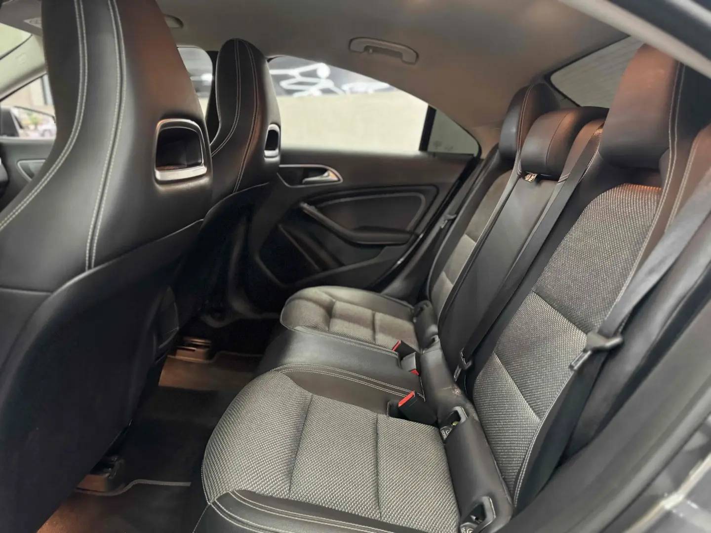 MERCEDES BENZ CLA180