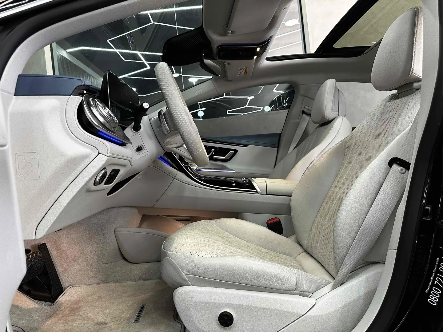 MERCEDES BENZ EQE 300