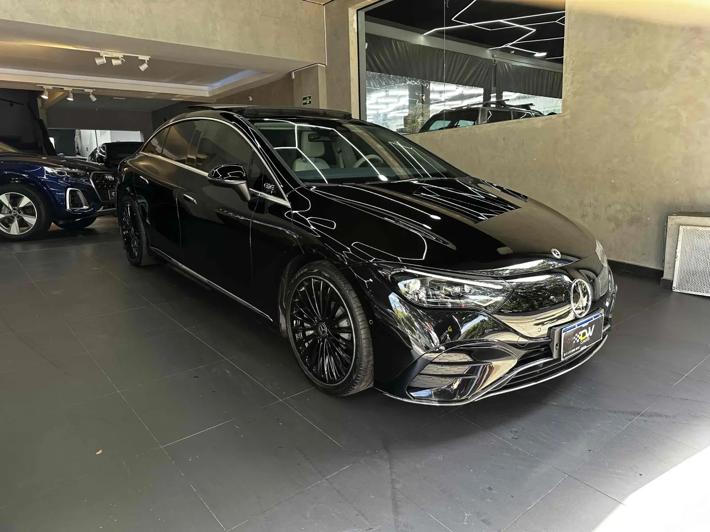 MERCEDES BENZ EQE 300