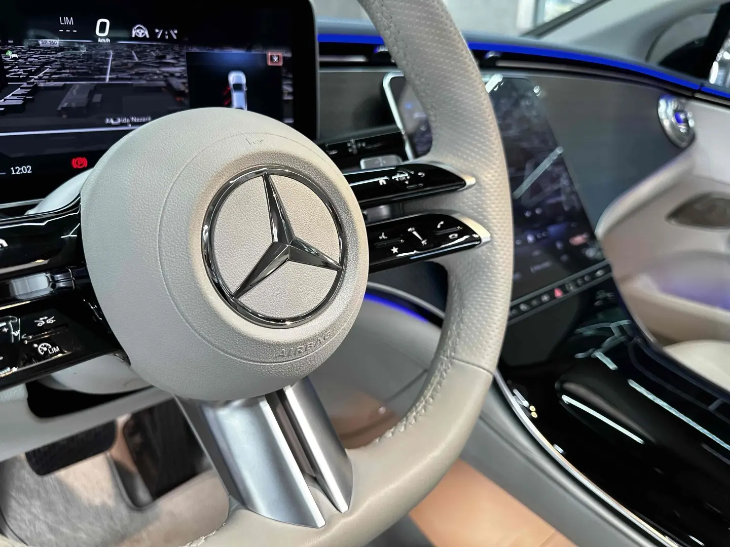 MERCEDES BENZ EQE 300