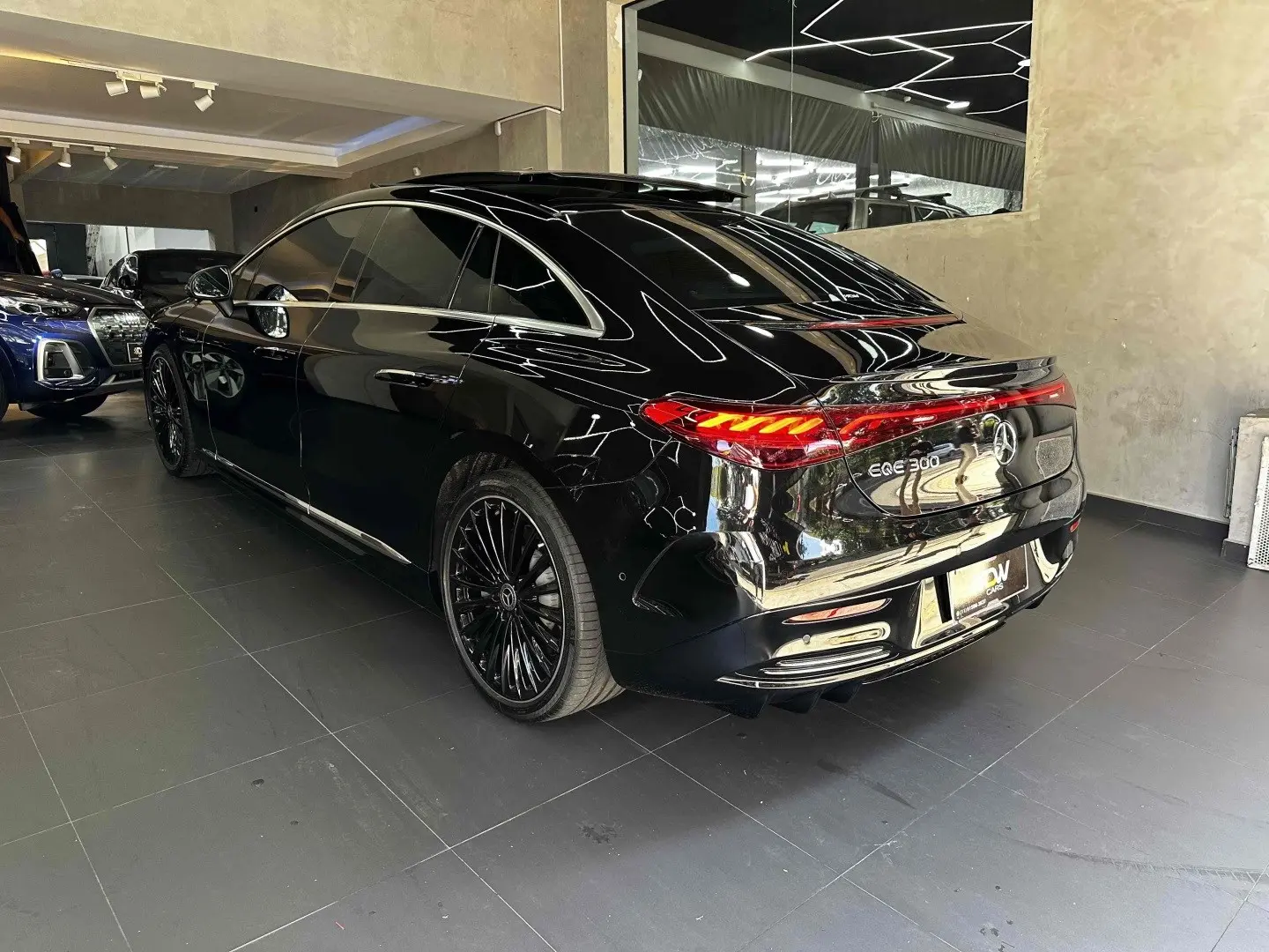 MERCEDES BENZ EQE 300