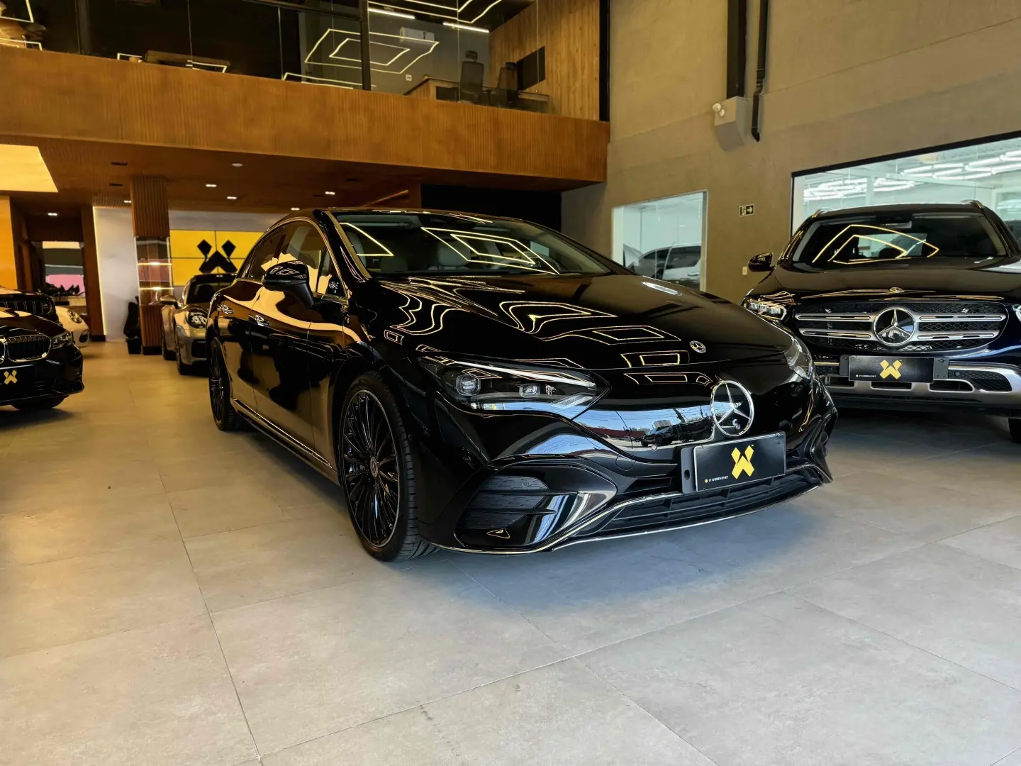 MERCEDES BENZ EQE 300