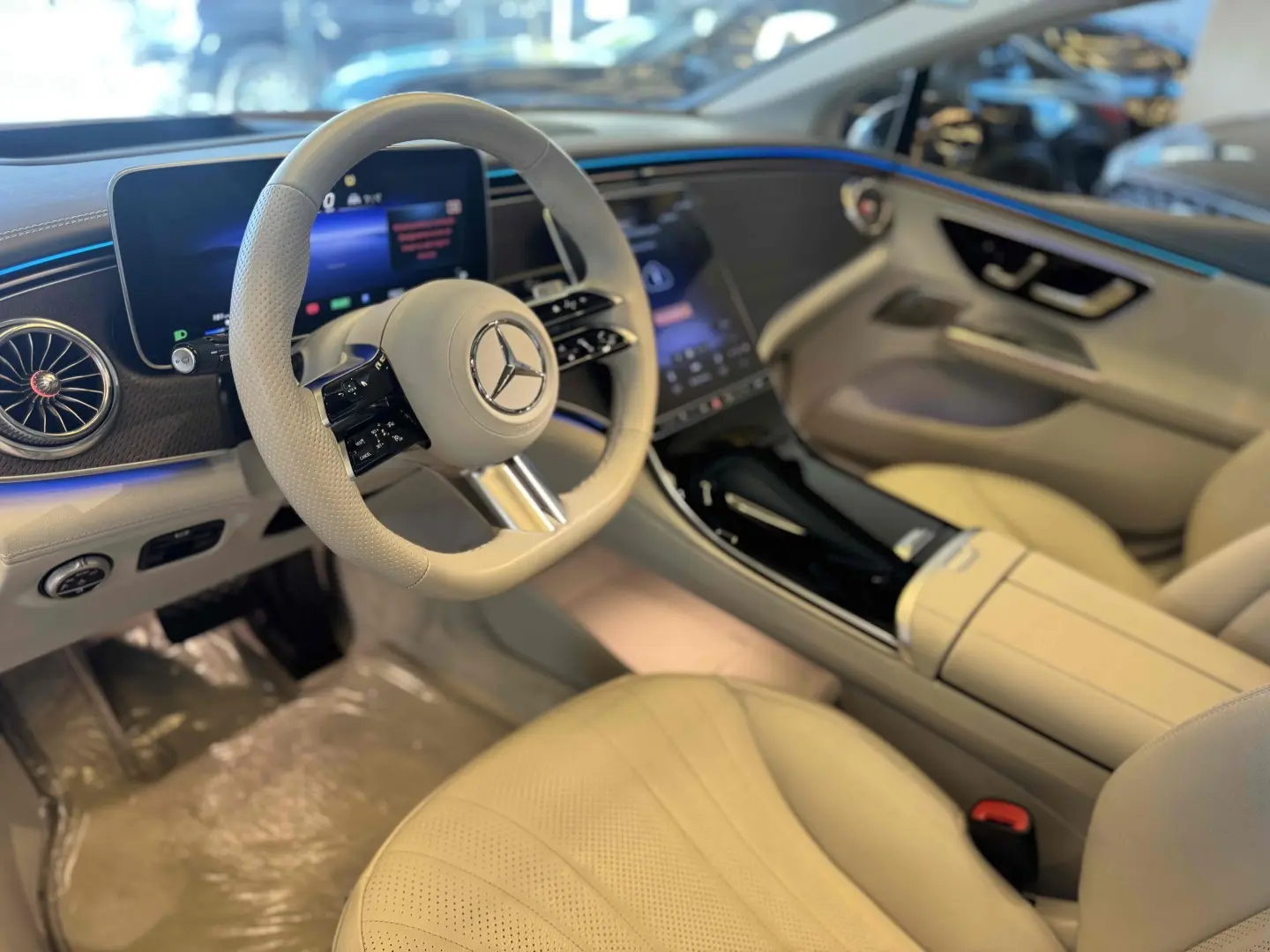 MERCEDES BENZ EQE 300