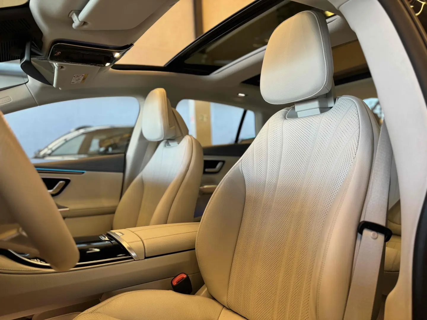 MERCEDES BENZ EQE 300