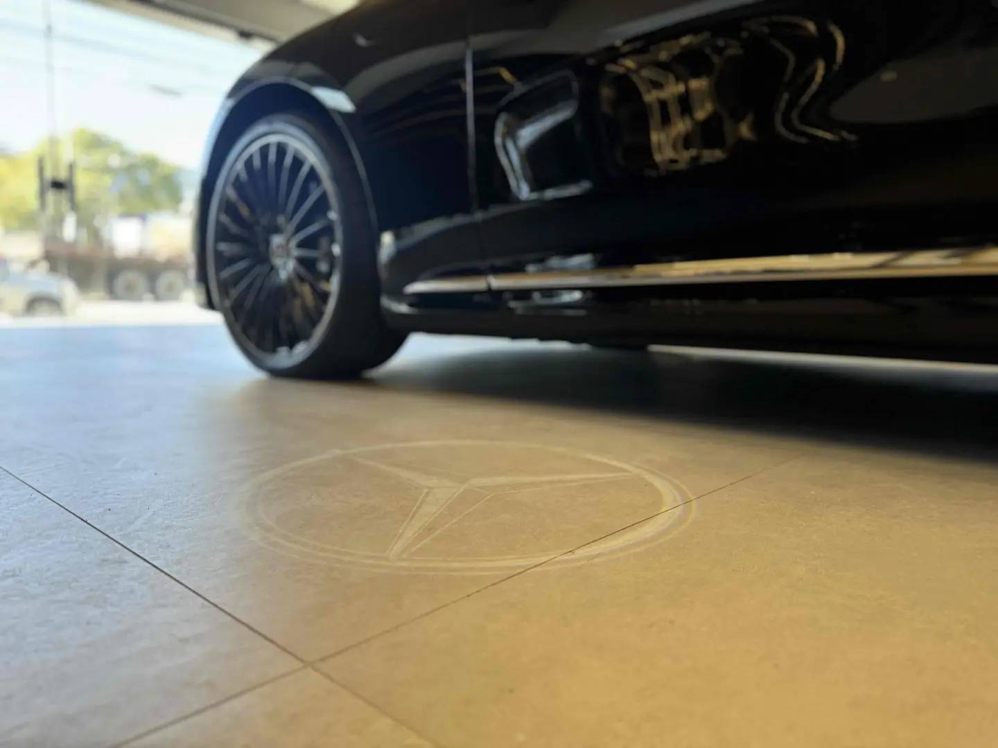 MERCEDES BENZ EQE 300