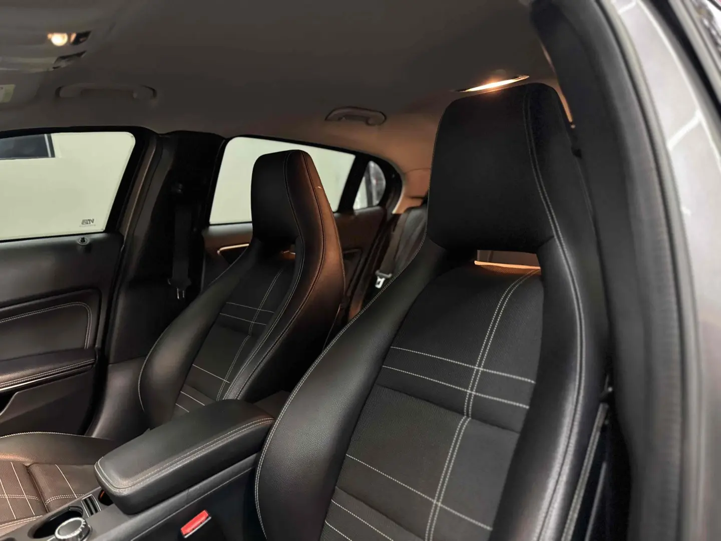 MERCEDES BENZ GLA 200