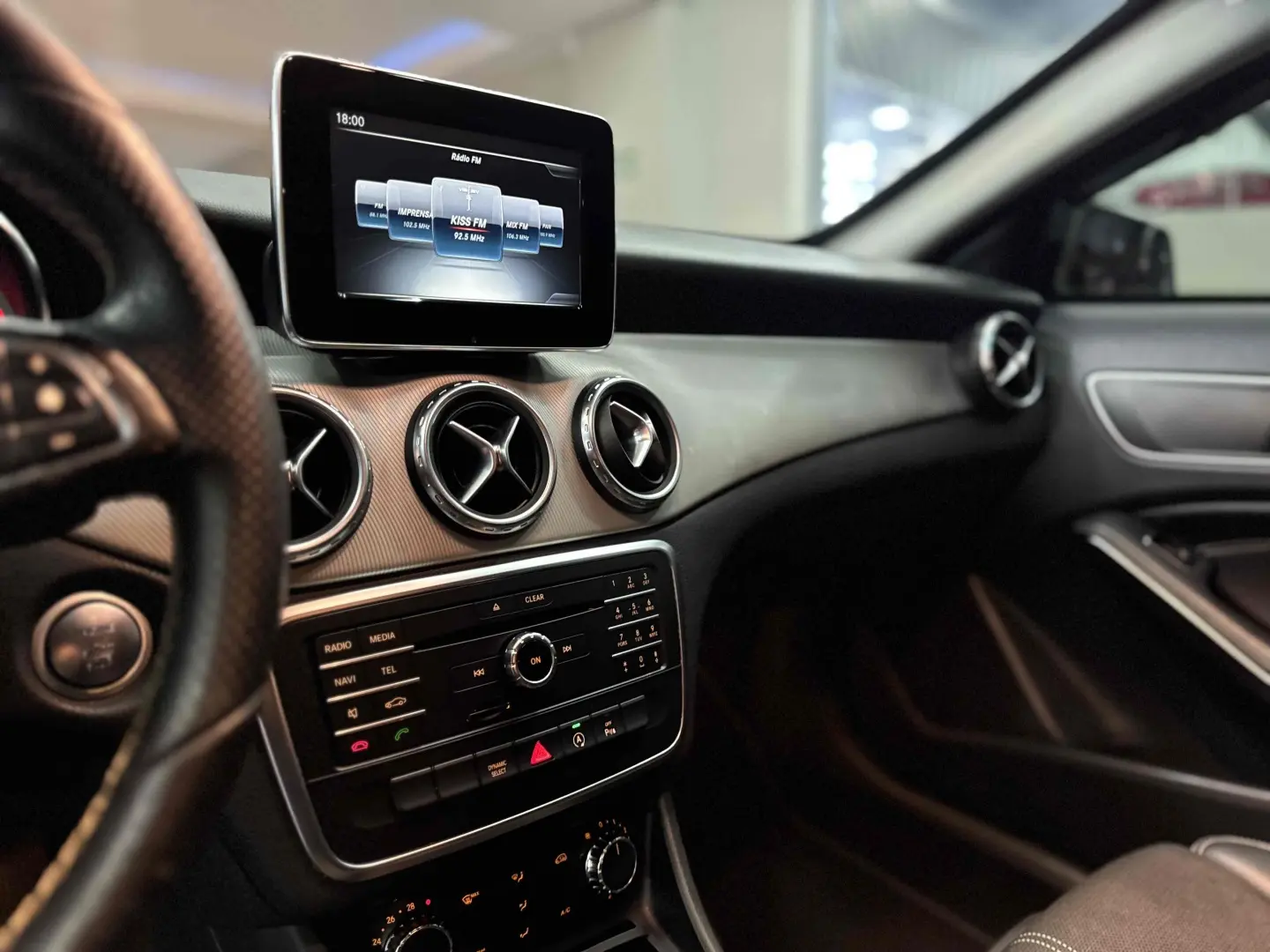 MERCEDES BENZ GLA 200