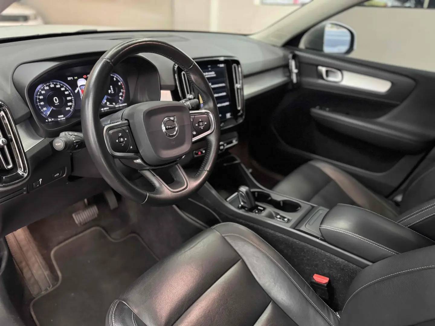 VOLVO XC 40