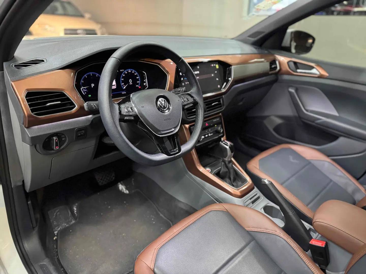 VOLKKWAGEN T-CROSS
