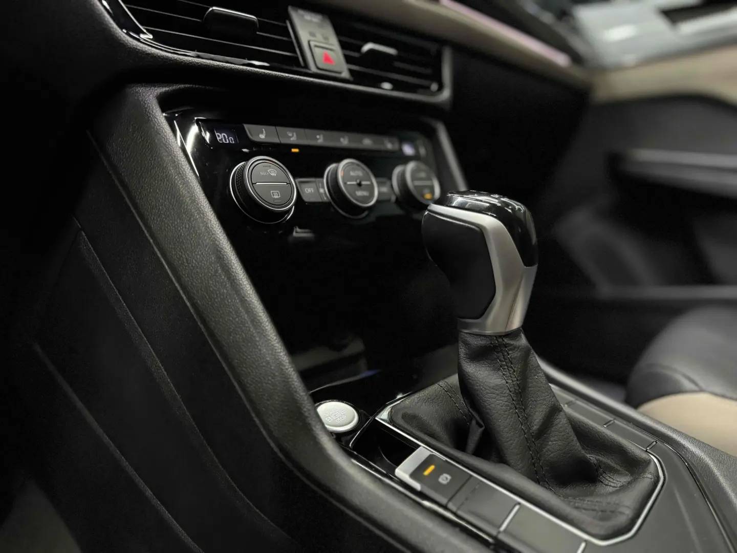 VOLSKWAGEN TAOS