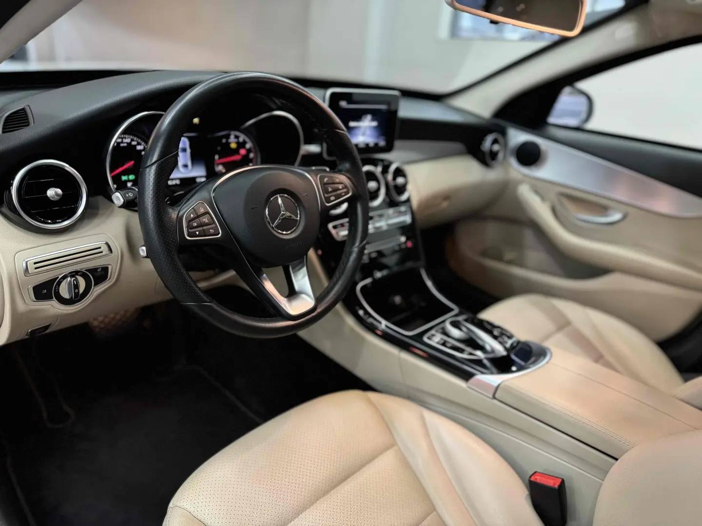 MERCEDES BENZ C180