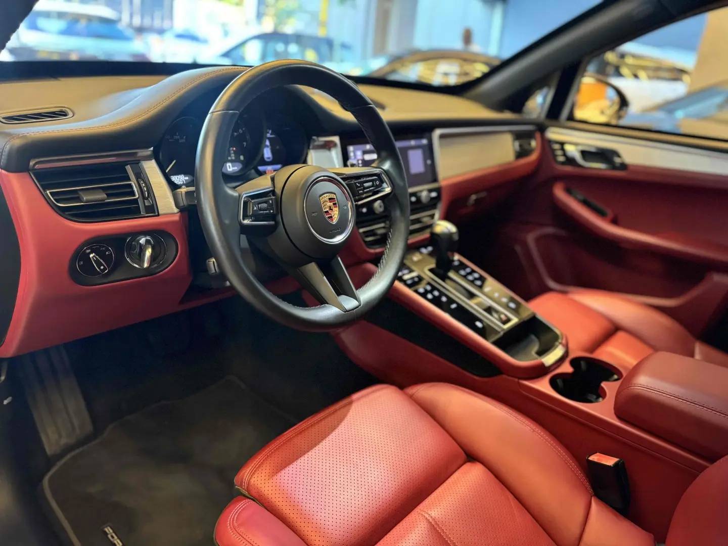 PORSCHE MACAN