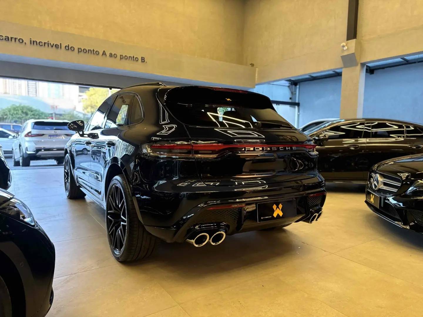 PORSCHE MACAN