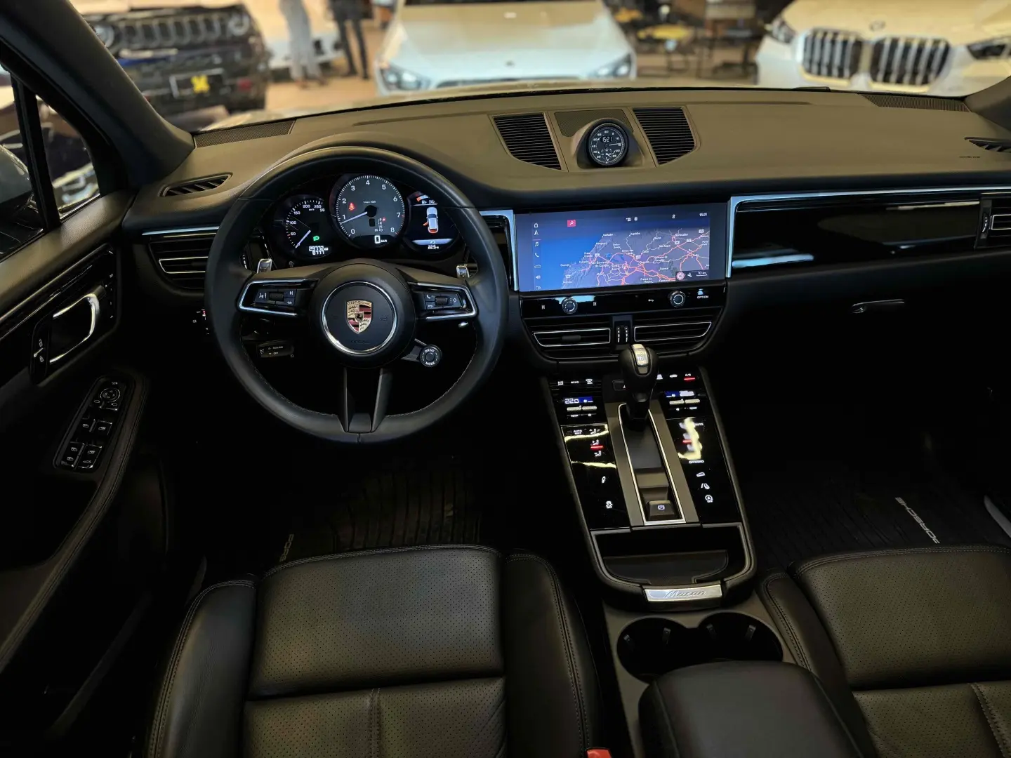 PORSCHE MACAN