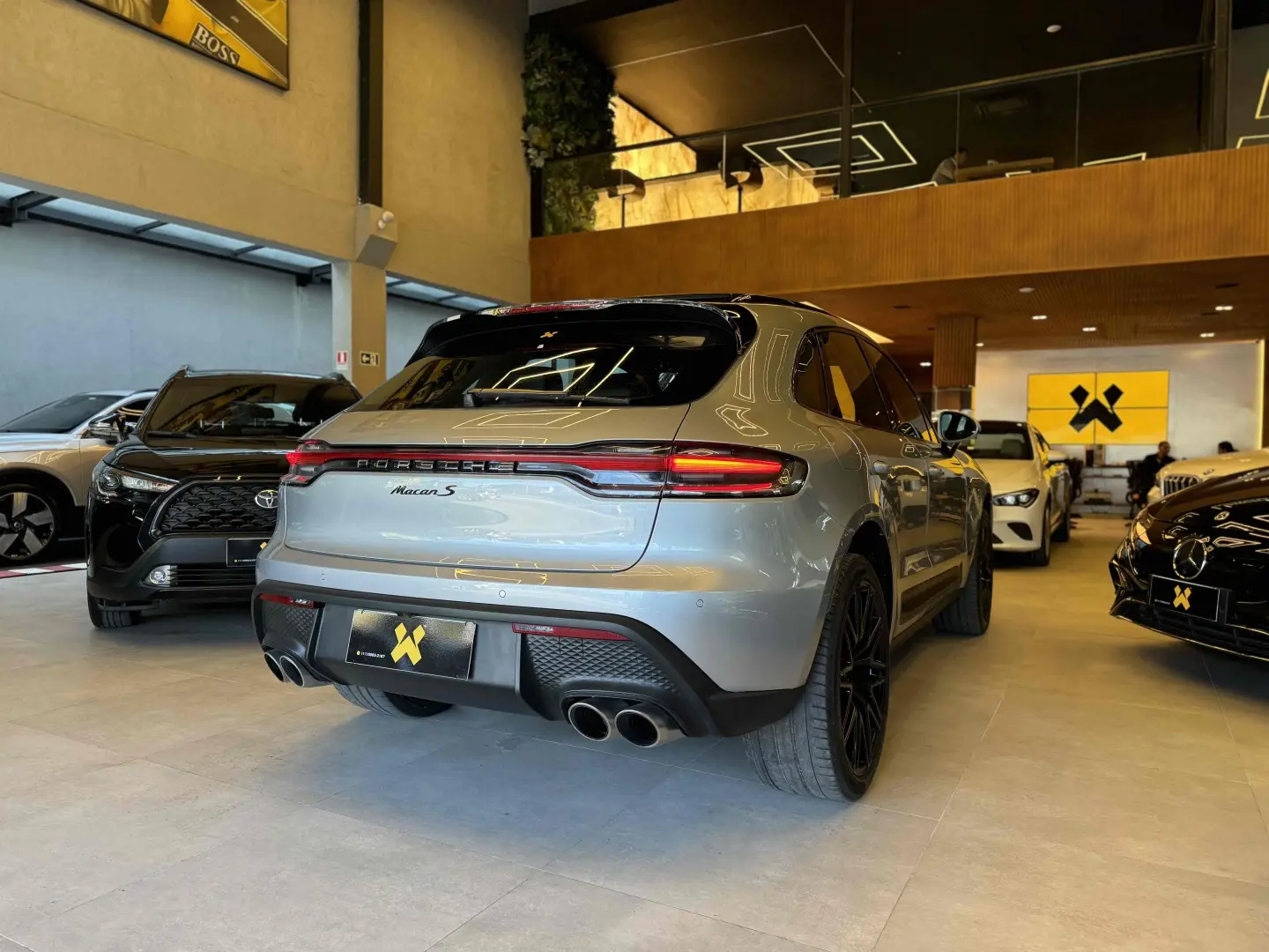 PORSCHE MACAN