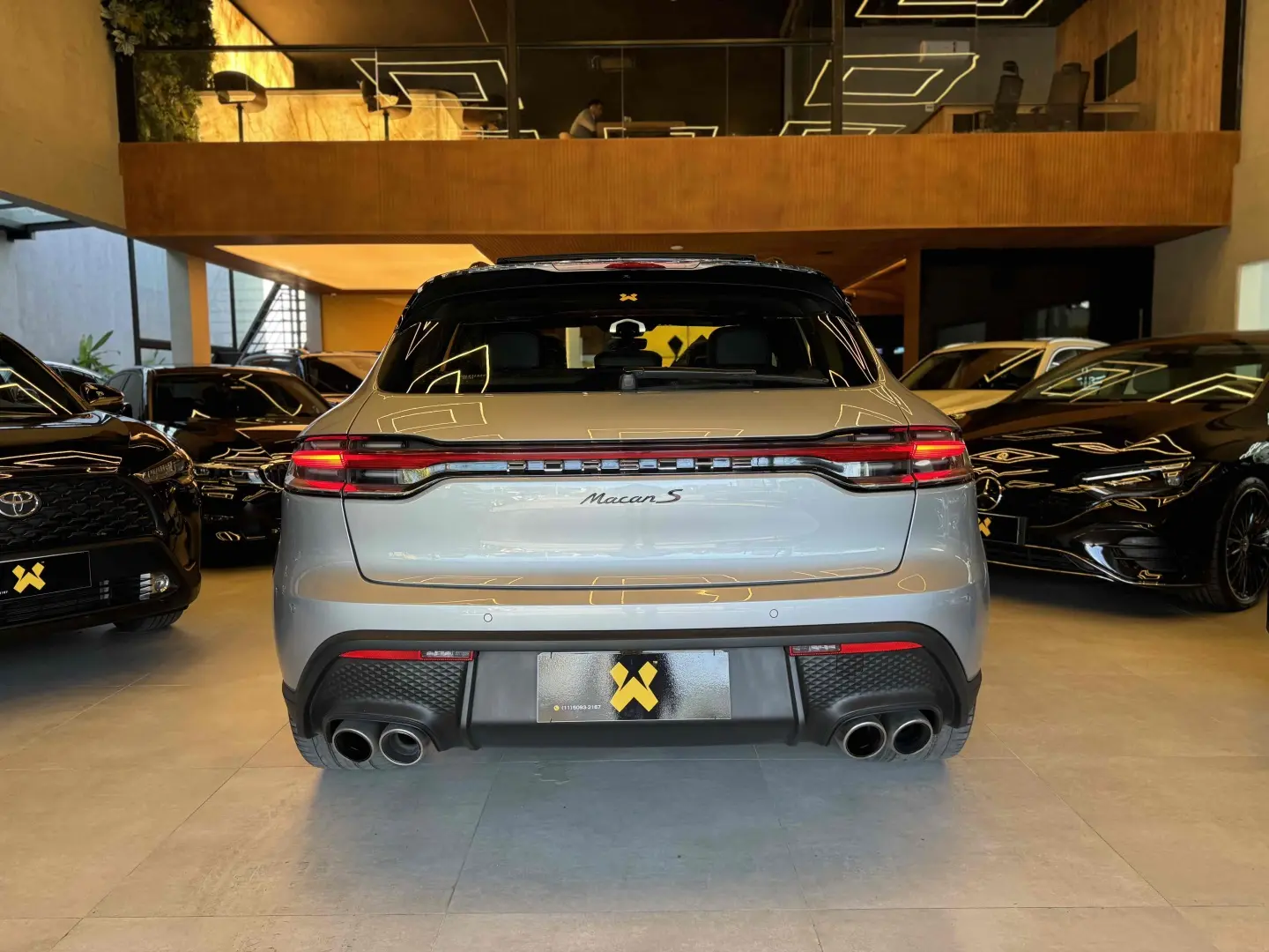 PORSCHE MACAN