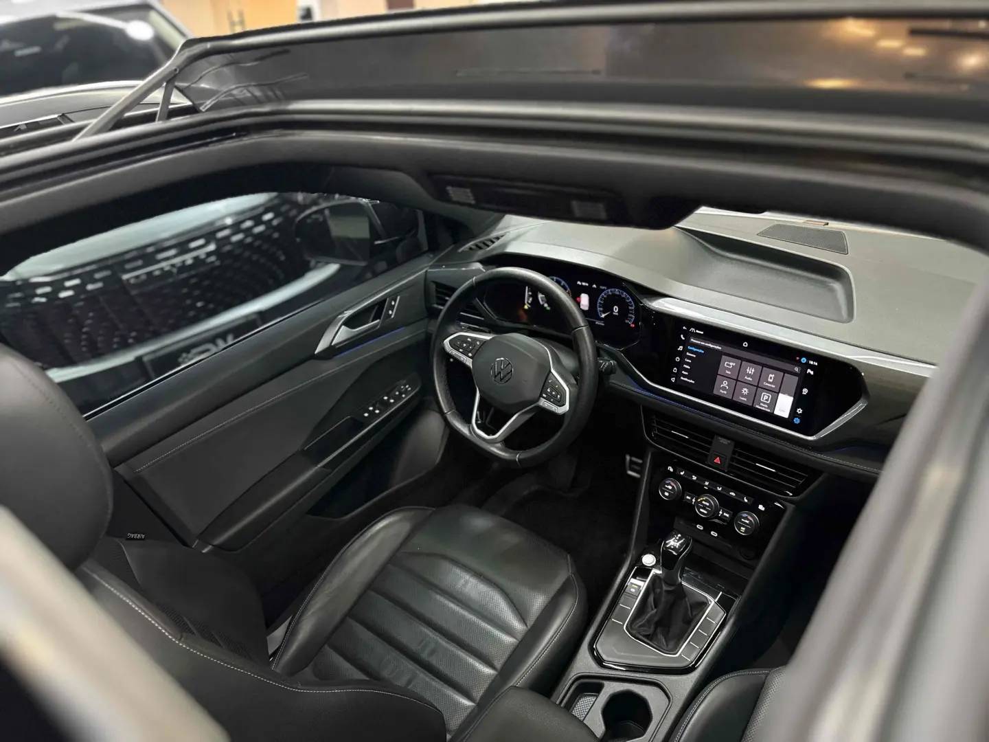 VOLSKWAGEN TAOS