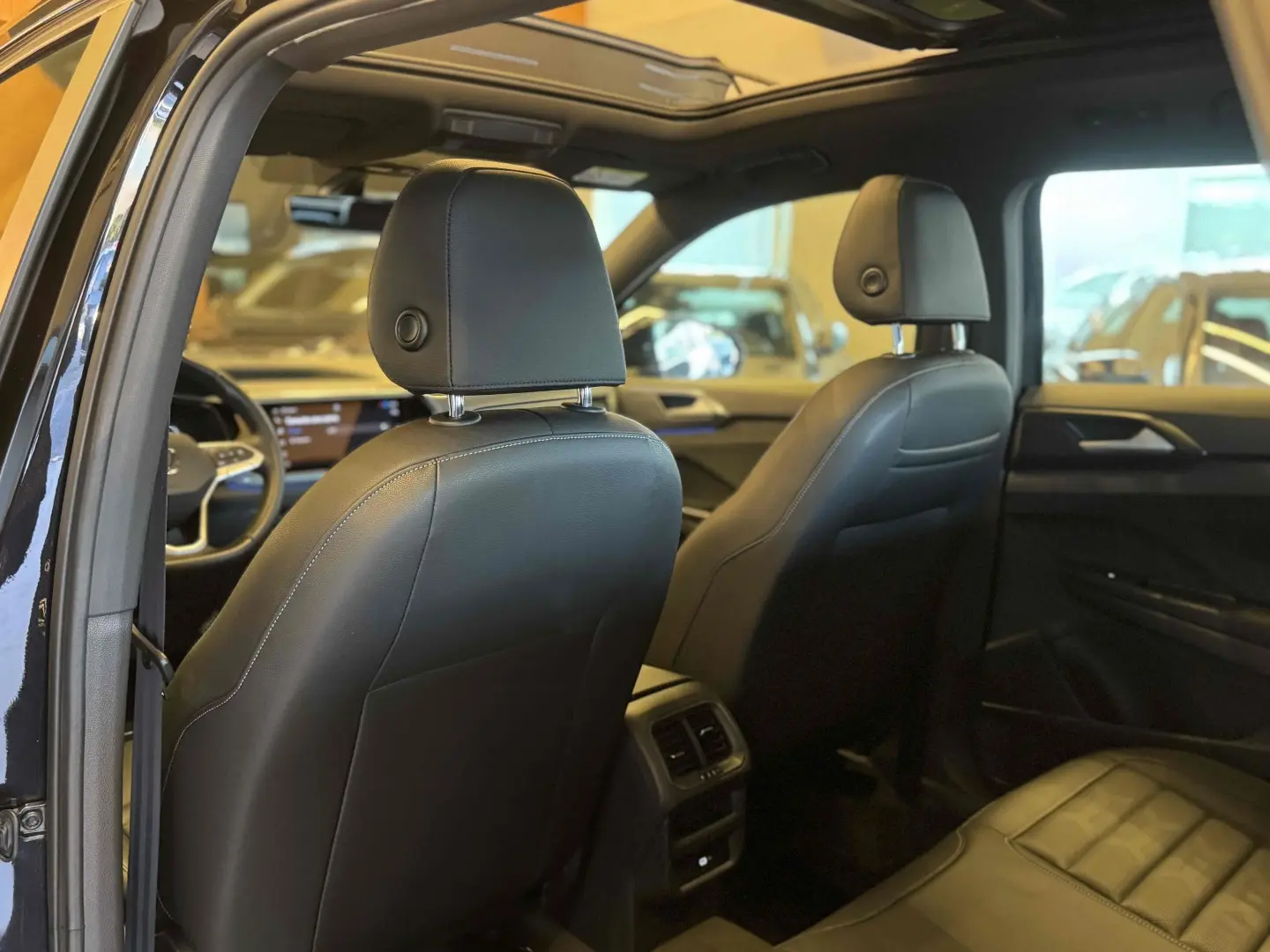 VOLKSWAGEN TAOS