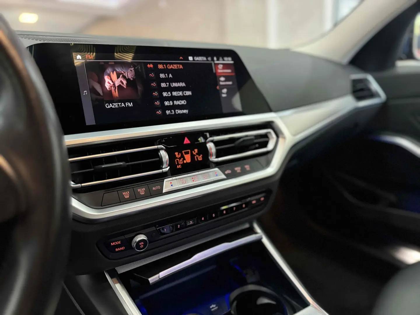 BMW 320I