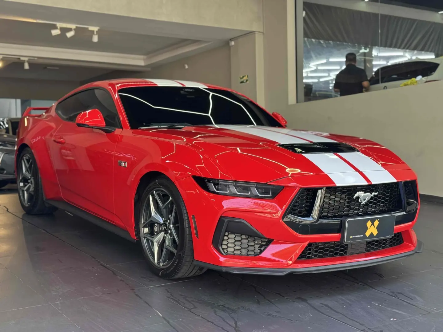 FORD MUSTANG