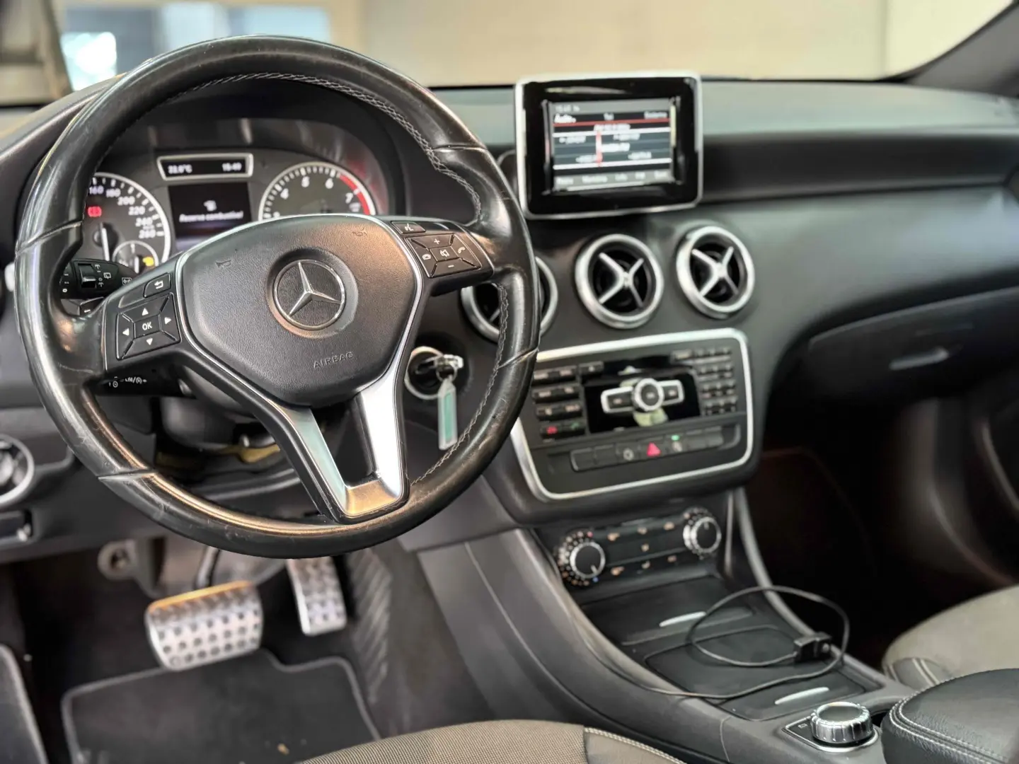 MERCEDES BENZ A200