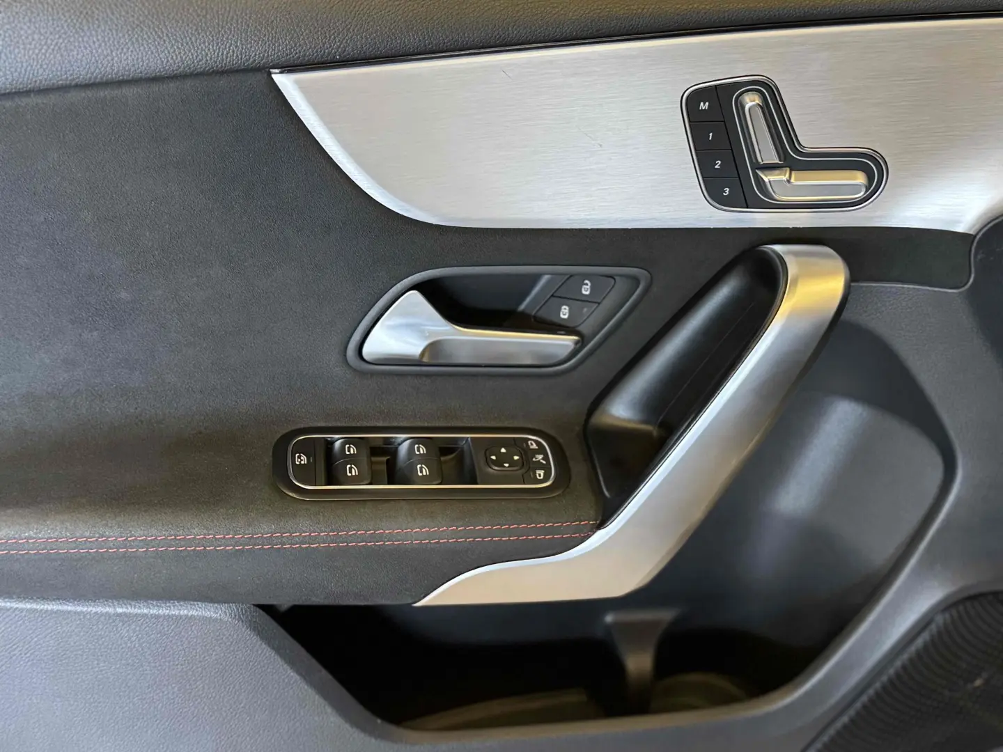 MERCEDES BENZ A35 AMG