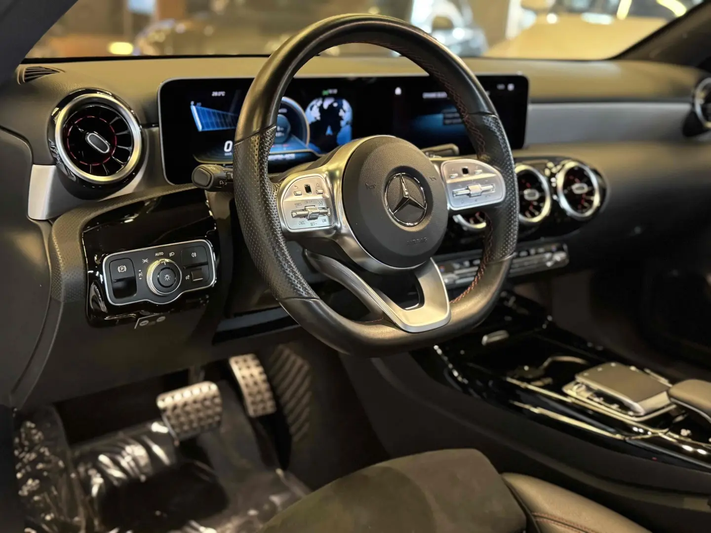 MERCEDES BENZ A35 AMG