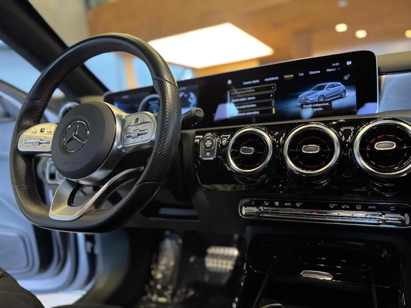 MERCEDES BENZ A35 AMG