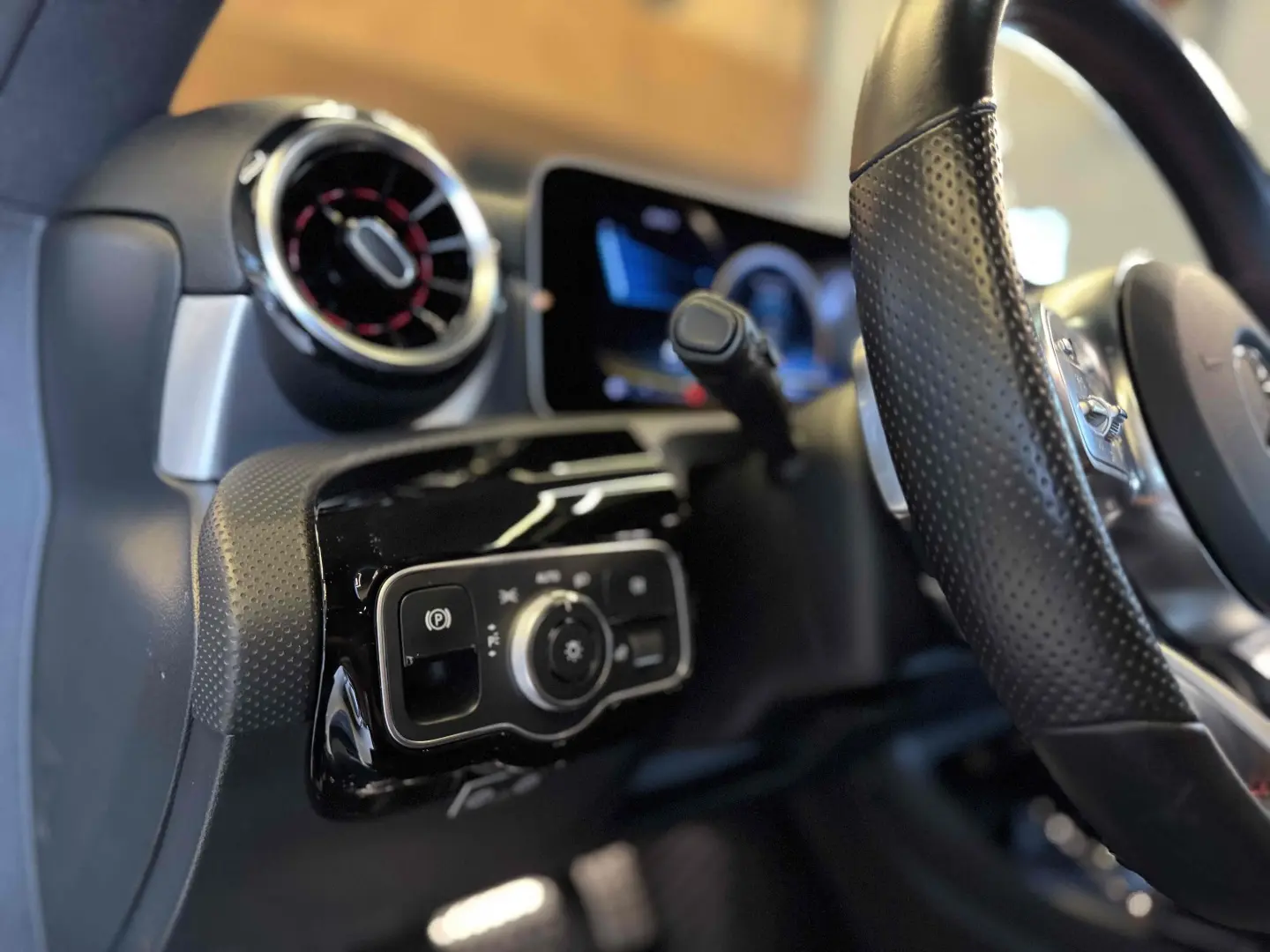 MERCEDES BENZ A35 AMG