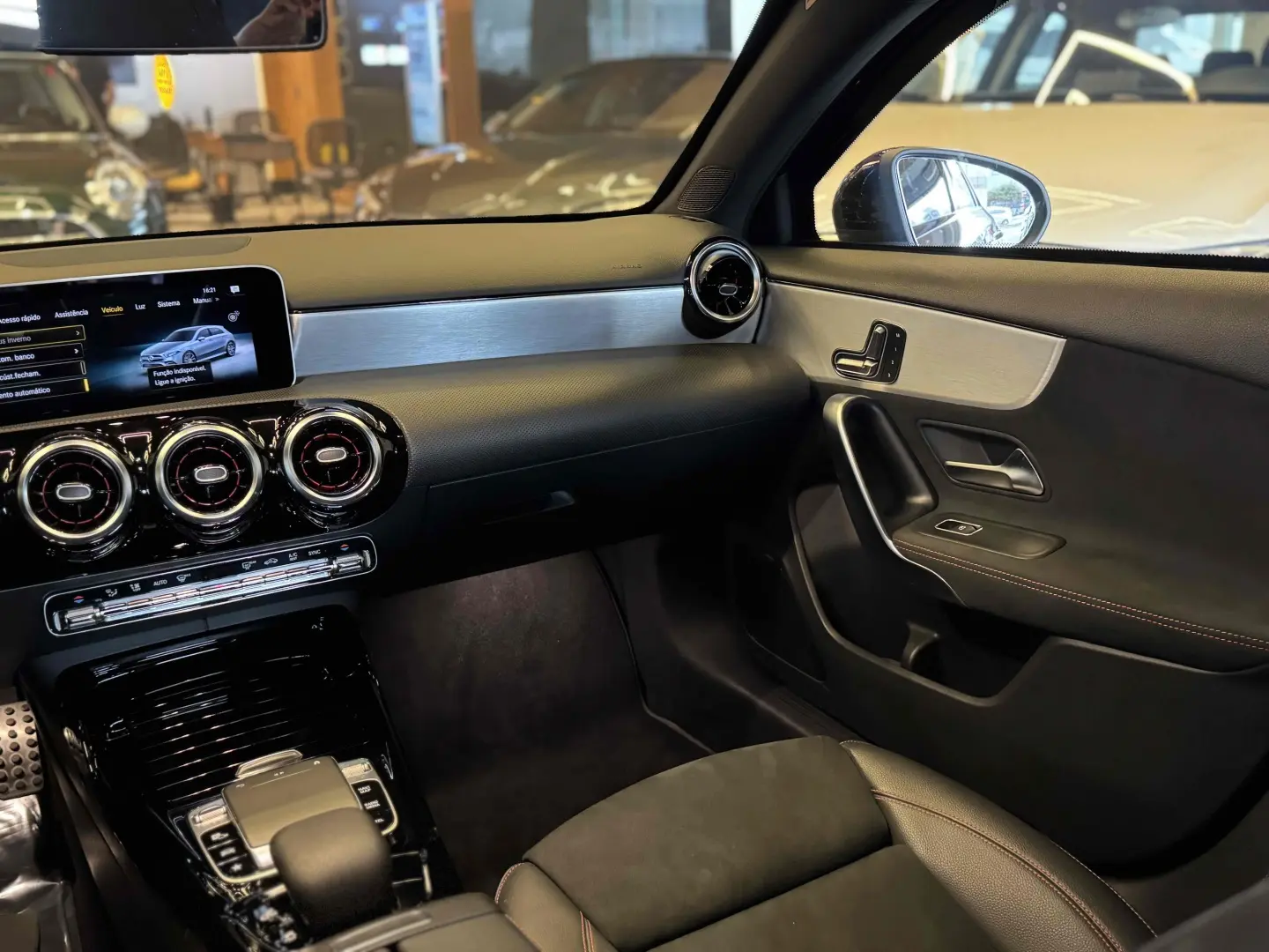 MERCEDES BENZ A35 AMG