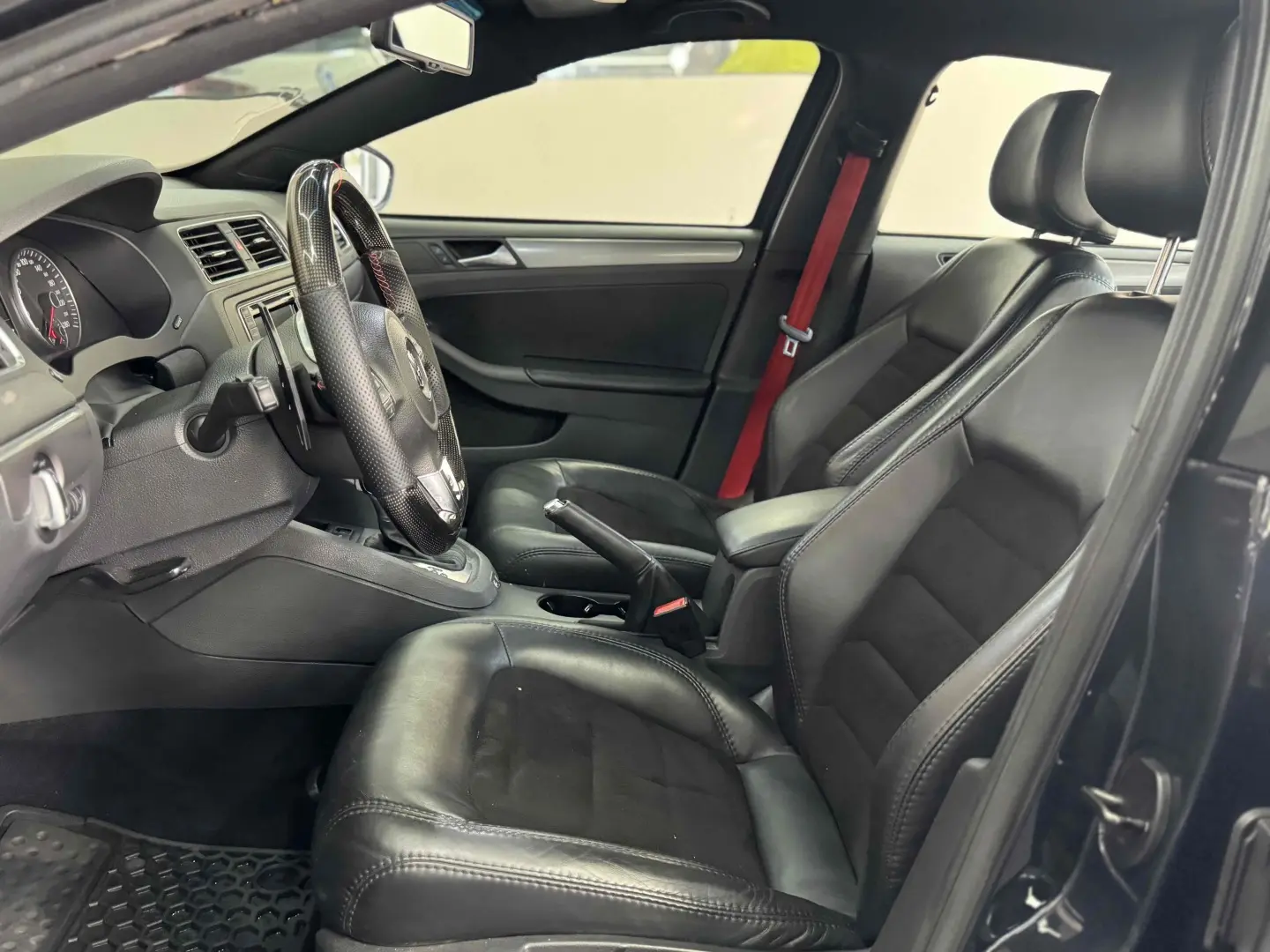 VOLKSWAGEM JETTA
