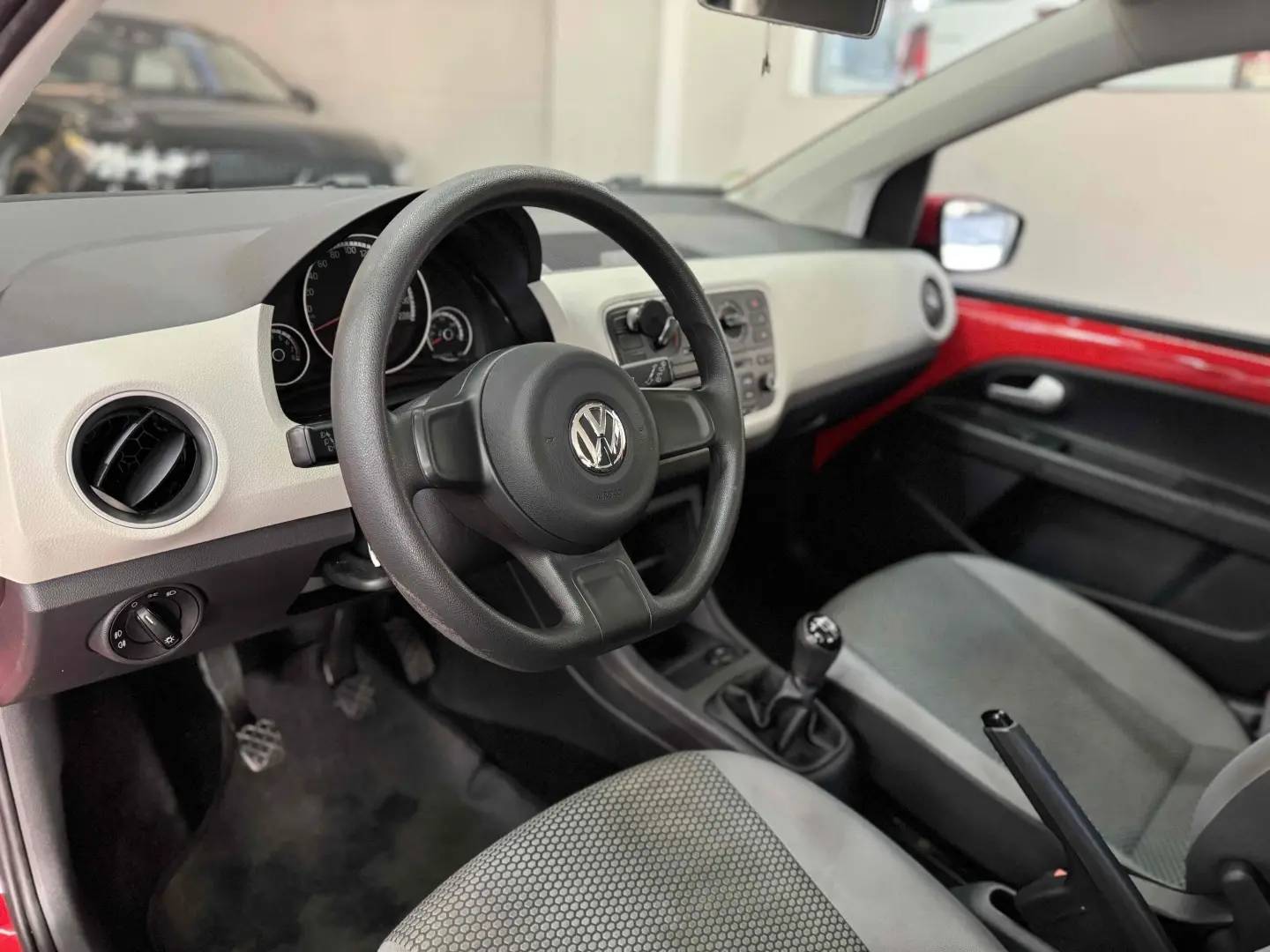 VOLKSWAGEN UP