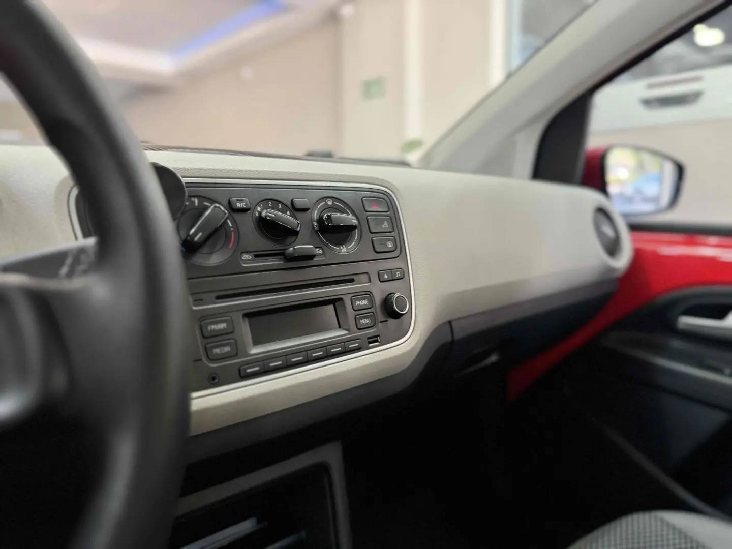 VOLKSWAGEN UP