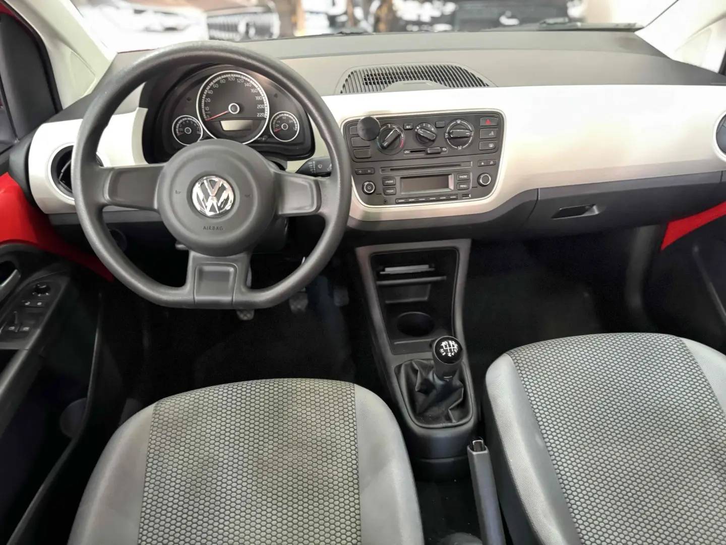 VOLKSWAGEN UP