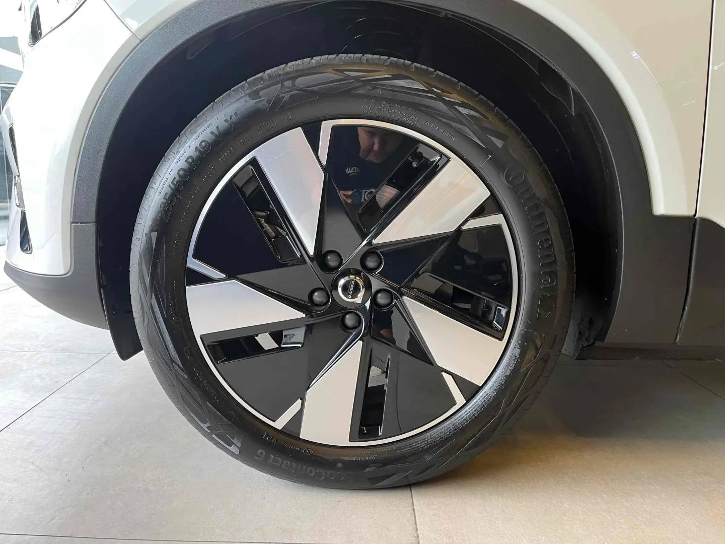 VOLVO C40