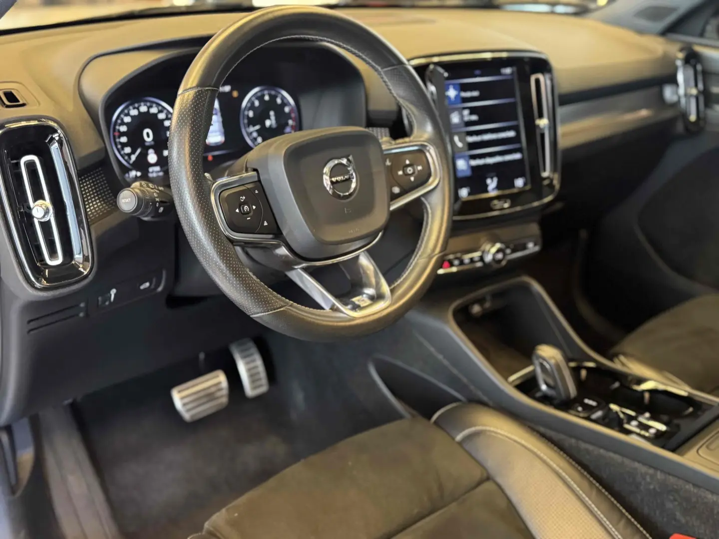 VOLVO XC40