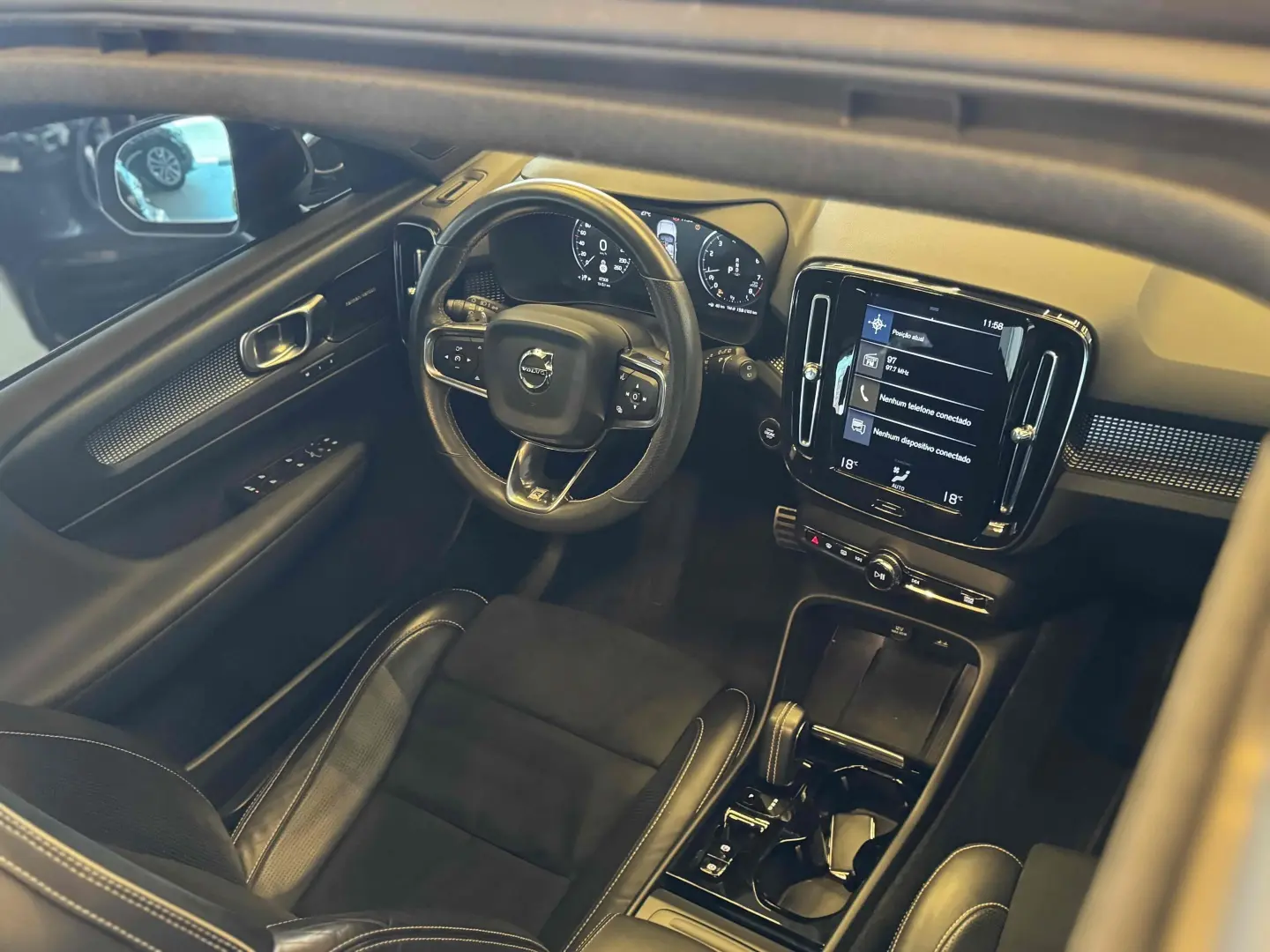 VOLVO XC40