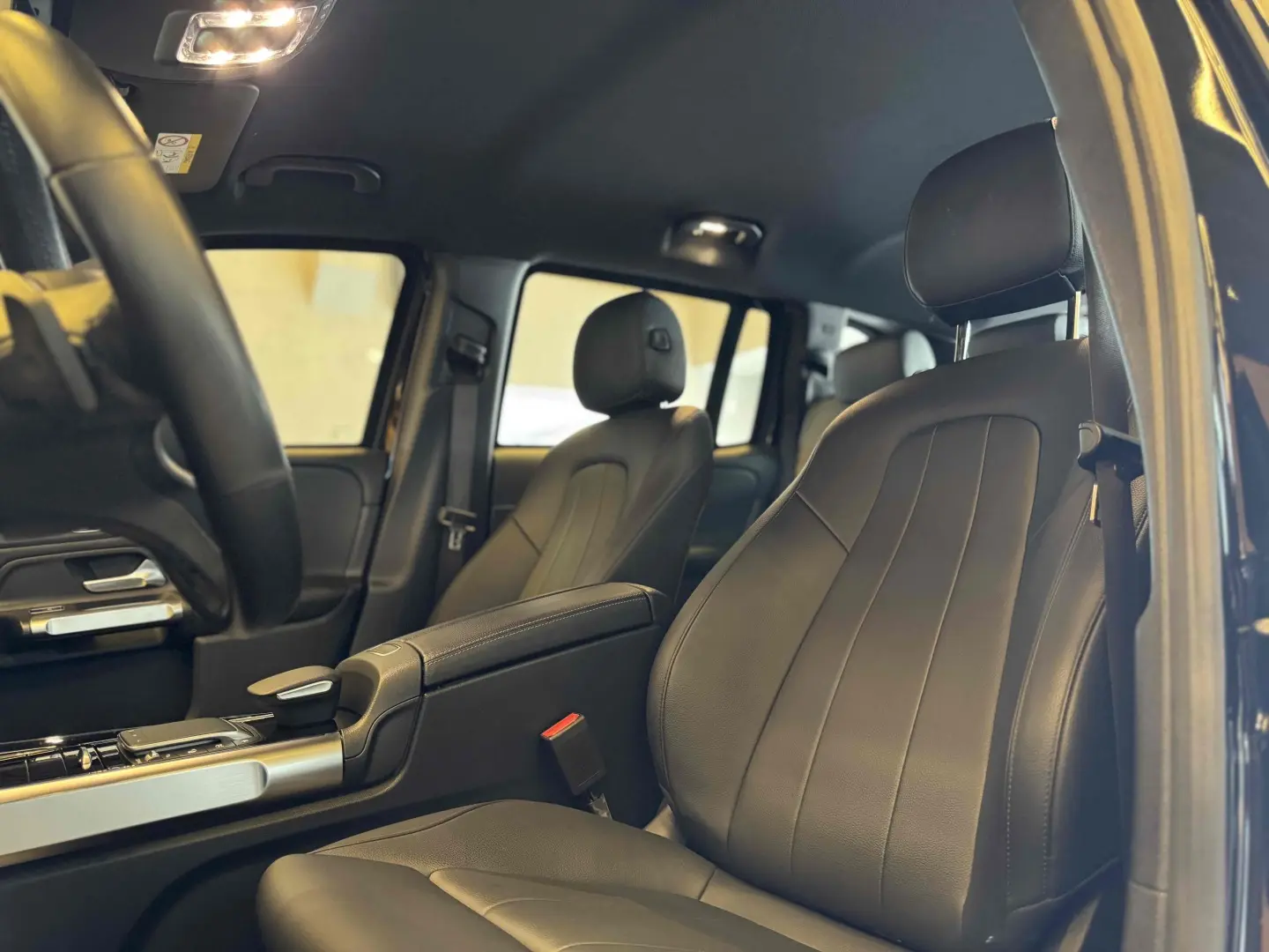 MERCEDES-BENZ GLB 200