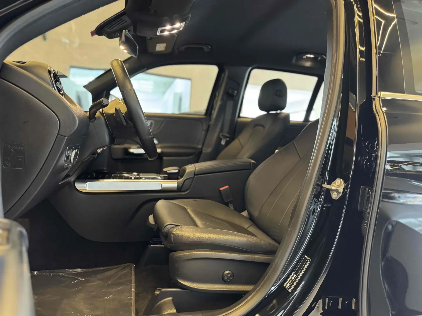 MERCEDES-BENZ GLB 200