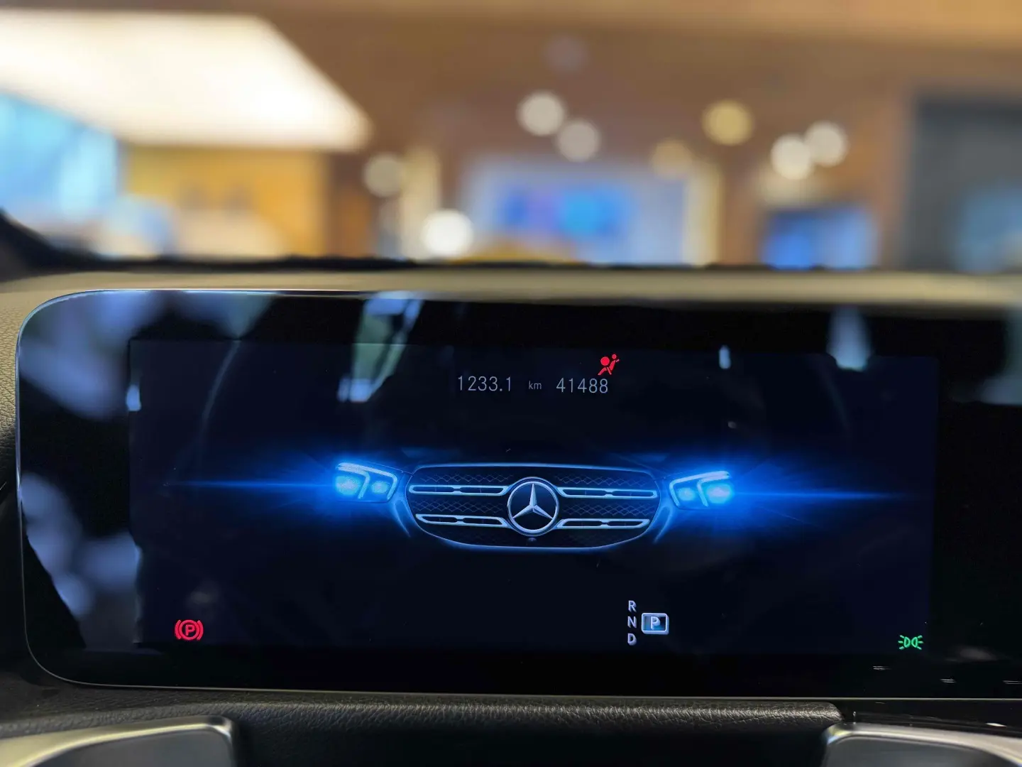 MERCEDES-BENZ GLB 200