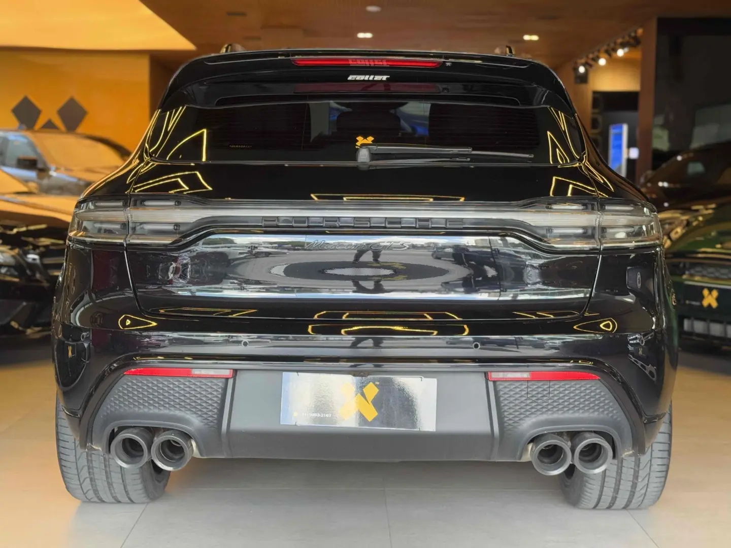 PORSCHE MACAN