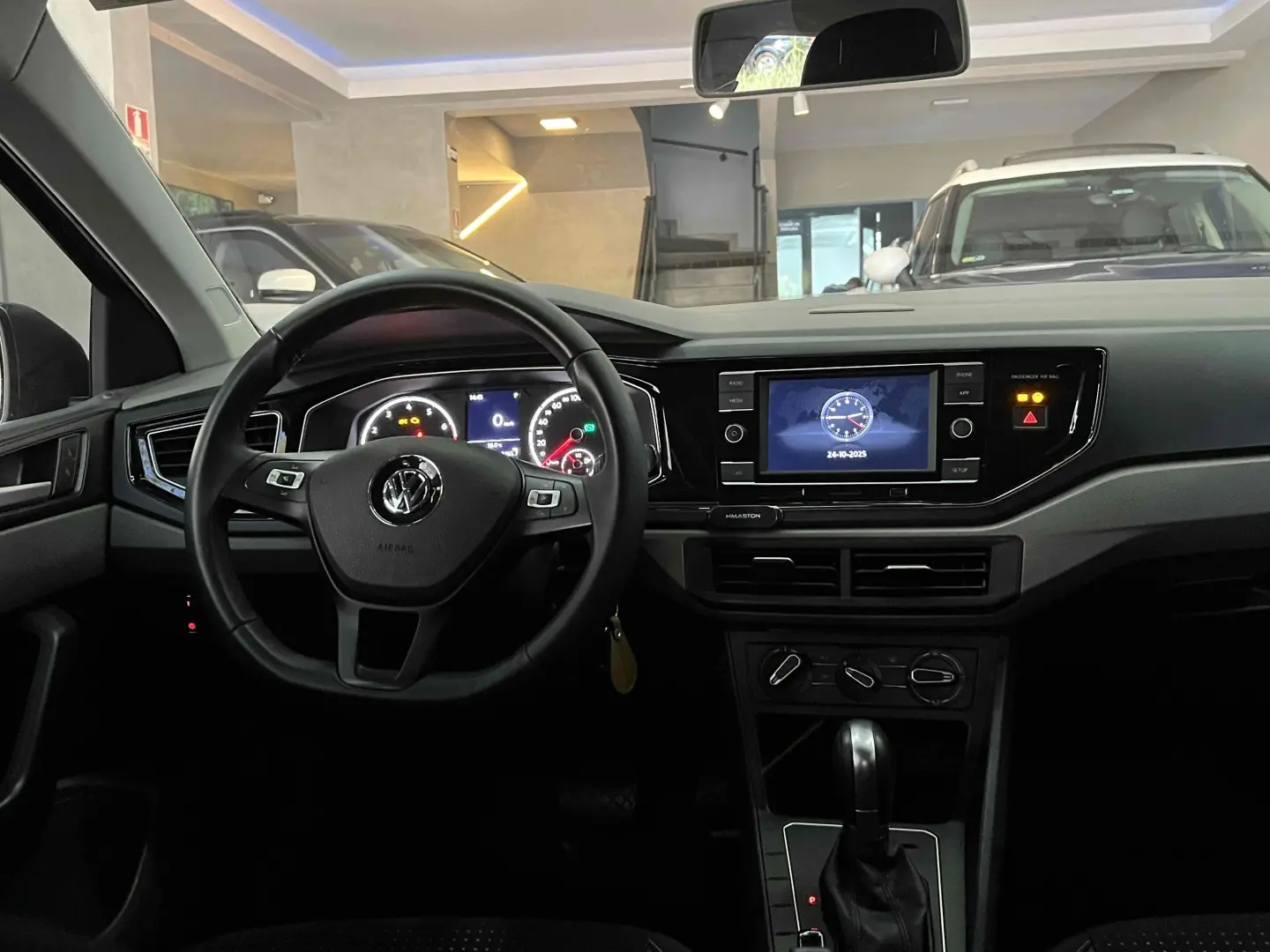 VOLKSWAGEN POLO